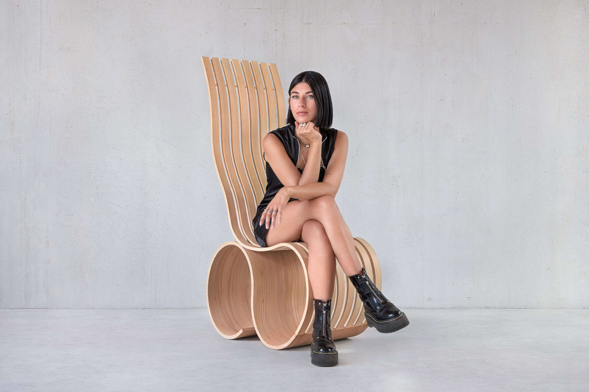 Magdeleine, slacken brume chaise design art bois cintrage unique